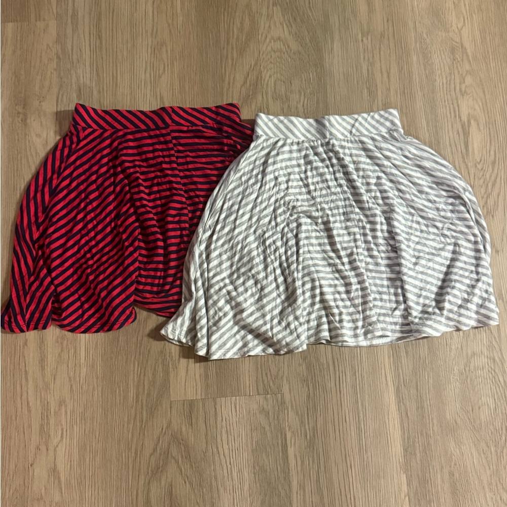 ⭐️SO Red and Gray Striped Mini Skirt Set⭐️‎